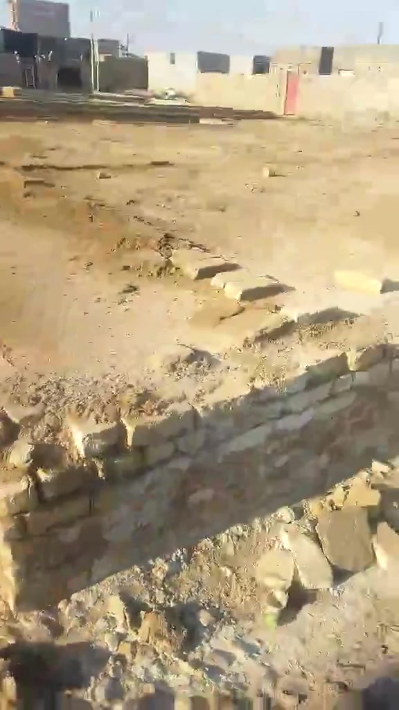 سلام عليكم
قطعه للبيع في حي العدس مساحته 180. 
***********
