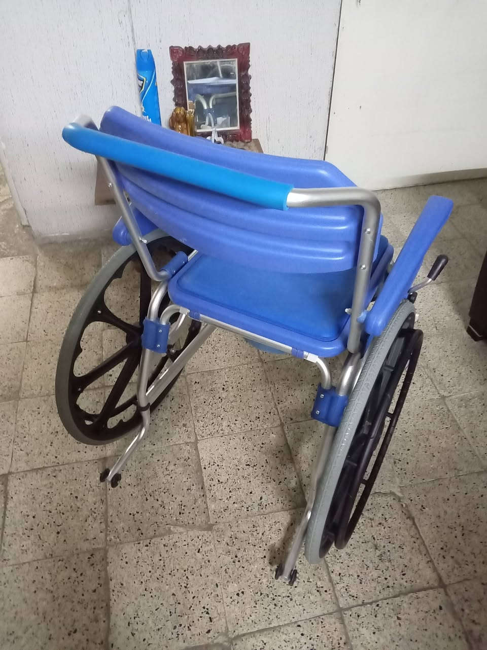 السلام عليكم
عربة معاقين للبيع
جديد بالكرتون غير مستعملة
مطلوب ٢٥٠ الف دينار وبيها مجال
***********
