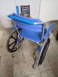 عربة معاقين للبيع جديد بالكرتون غير مستعملة مطلوب ٢٥٠ الف دينار وبيها ...