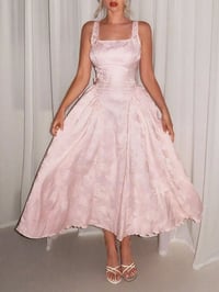 فساتين • قياس ٤٠-٤٢ • نيلي ووردي