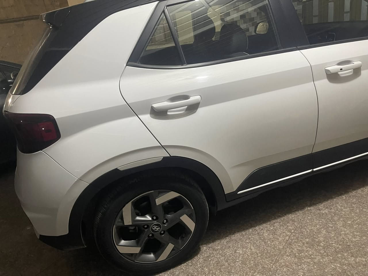 فينو جديده 2023 لمتد لونين
اسود وابيض
ماشيه 29 
حادث خلفي بسيط

***********
