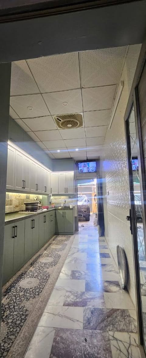 دار سكن للبيع 

المساحه ١٢٥متر واقع حال ١٧٥ متر 

البناء كونكريت طابقين جديد 

المكان حي الأمين الأول على ساحه قرب هاجر 

السعر ١٨٠ وبي مجال 

مكتب الروان للعقار  شارع المستشفى قرب بيت ياس خضر لقم


**إذا كنت صاحب هذا الإعلان وتريد حذفه لأي سبب، رجاءا أرسل رسالة إلى الدعم الفني**