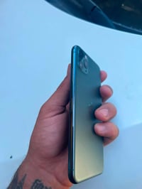ايفون 11 برو ماكس • ٦٤ • بطاريه ٥٥