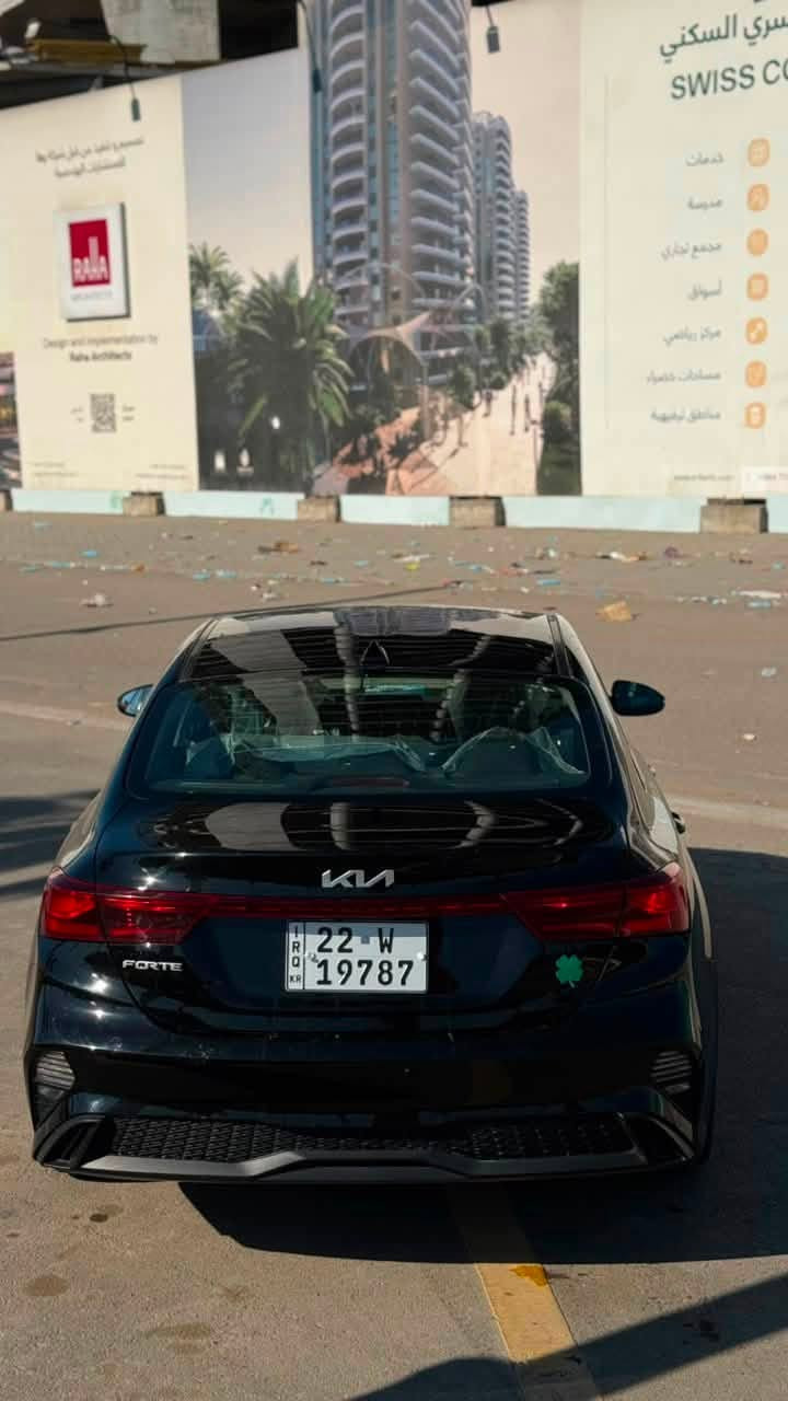 السلام عليكم 
كيا فورتي للبيع 
مكينه الفين دوش المرغوب 
نص مواصفات 
شاشه كبيره 
كامره دواره
تحديد مسار
توقف ذاتي
مانع تصادم
تحكمات ستيرن
مثبت سرعه
وضعيات قياده(ايكو،سبورت،سمارت)
بيها منضومه زنون k5
بيها قطعتين وحافه القماره ربعها اثر شي واكع عليها لا مكلوبه ولاشي 
السعر 139 
بغداد الغزاليه
***********
