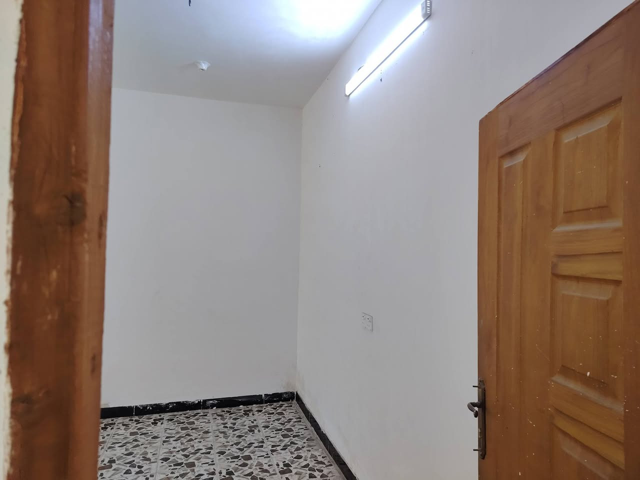 بيت ٢٠٠ متر للبيع ماء كهرباء مدرسه مستوصف بناء جديد تبليط سعر اكو رقم او خاص  *********** رقمي منطقه الخنساء
