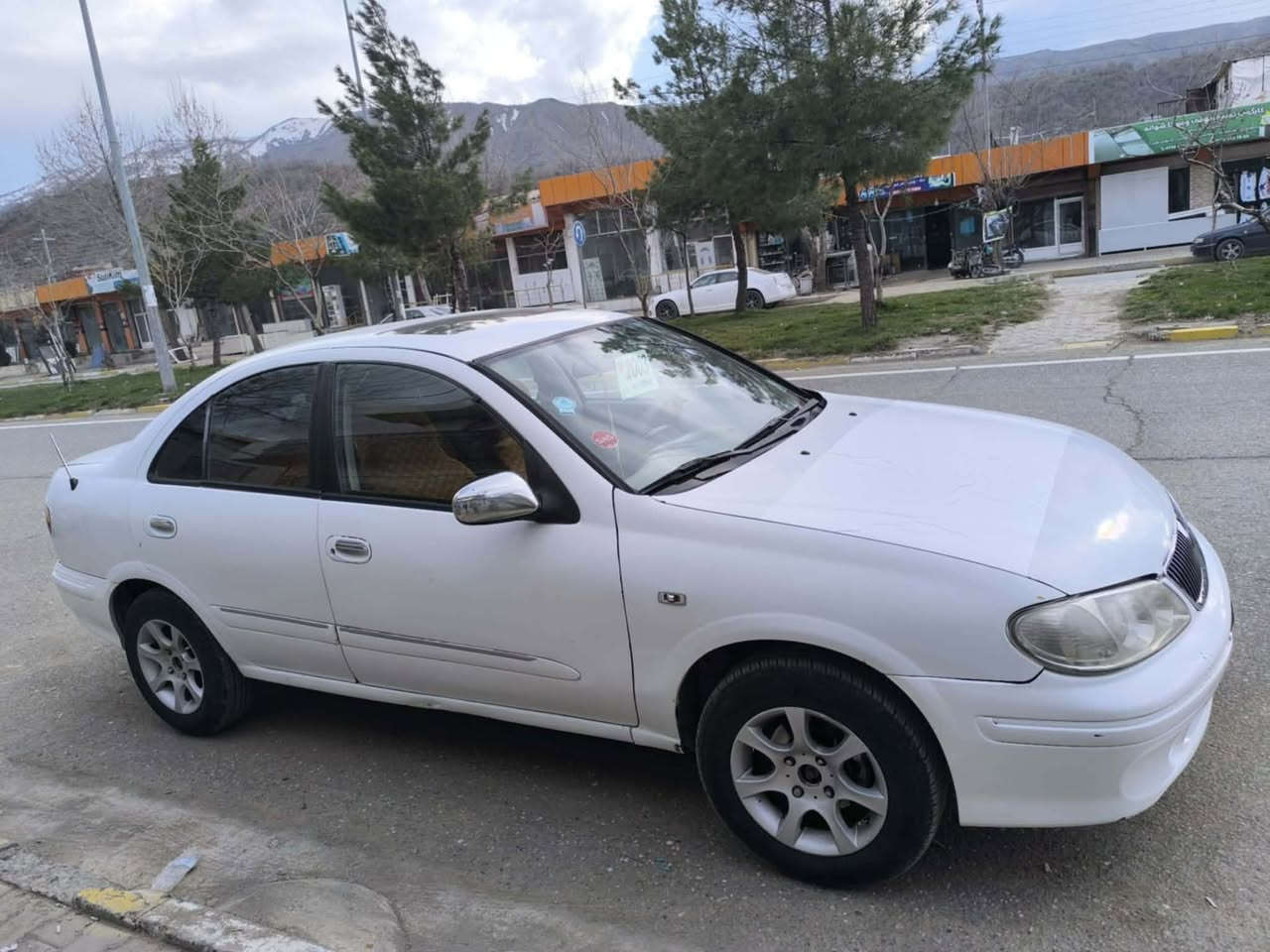 سه نی 2003 سه نه وی ته واوبوه ئیستراخاس قه پات مواسه فات پئشترسه ده ف بوه کامل بۆیاخ کراوه به سپی به بئ ده عمولئدراو سه یاره که شئعاره که سانی زیره ک ئه زانن شئعارجیه ته حویلوخه رامه به شه رت موسوبڕاوه به شه ر 500هه زارخه رامه ی له سه ره دوای معامه له بۆت ده گئڕمه وه نرخ62 مجال***********فایبر ***********
