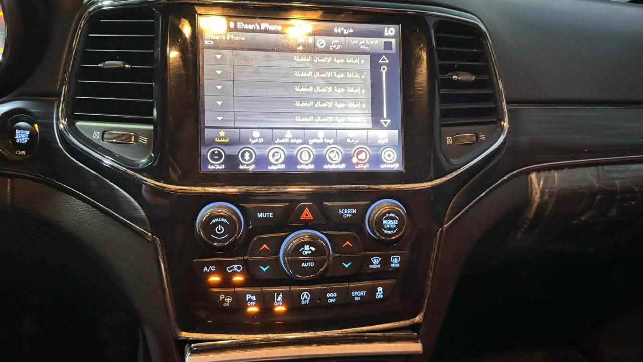 السلام عليكم
جيب كراند شيروكي لمتد S رادار .(رقم بغداد) 
مكفوله كفاله عامه من بارد وصبغ وشخط بحالة الوكاله لون بحري مميز  ماشية ٩٠ الف كيلو حقيقي 
الموديل 2020 . (خليجي) . شركة ليث العبيدي 
تخم اطارات جديد  هانكوك قبل اسبوع 
المحرك : V6.  3.6L .                        

* المواصفات :
 * رادار مع مانع تصادم امامي . 
* تحذير الخروج عن المسار . 
* نقطة عمياء .
٠ شفتات ستيرن 
* دفع رباعي 4x4 . 
* المقاعد من الجلد  الفاخر ( احمر و اسود ) 
* المقاعد الأمامية كهربائية .
* ذاكرة لحفظ وضعيات الجلوس . 
* المقاعد الأمامية مع تدفئة . 
* دمام خلفي نظام سماعات 
* ويل قياس 20 انج اسود لماع .
* مقود السائق كهربائي . 
* تدفئة ستيرن . 
* سقف بانوراما .
* شاشه 8.4 انج .
* نظام الملاحة (GPS) . 
* نظام خاص للطرق الوعرة . 
* مصابيح امامية زنون . 
* المصابيح الأمامية مع LED لايت . 
* كشافات الضباب زنون . 
* تشغيل عن بعد .
* صندوق كهربائي .
*  حساسات أمامية . 
*  حساسات خلفية .
* كاميرا خلفية .
* بخاخ ماء لتنظيف المصابيح الامامية .
* مرايا بخاصية التعتيم الذاتي . 
* مرايا جانبية قابلة للطي كهربائيا . 
* بلوتوث تلفون . 
* محدد سرعة . 
* نظام تشغيل واطفاء اوتماتيكي للمحرك للتوفير من صرف الوقود .
* نظام بريك اوتماتيكي .
. تظليل كامل مع كتاب 
السعر 32000  الف دولار و بيها مجال بسيط  للطيبين  
السيارة جاهزة من كل النواحي 
 للاستفسار الاتصال على الرقم 
***********
