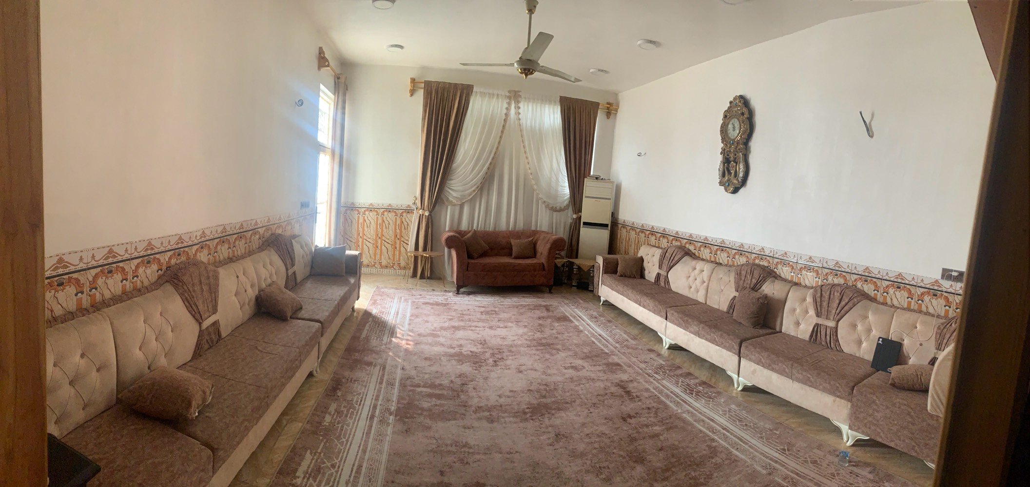 🏡 للبيع دار سكنية مميزة – كربلاء / الحر الصغير

فرصة مميزة لامتلاك دار جاهزة للسكن في موقع هادئ ومتكامل الخدمات، قريب جدًا من جامع المهدي.

📍 الموقع: كربلاء – الحر الصغير (ركن)

📐 المساحة: 240 م²
📏 الواجهة: 10 م
📏 النزلة: 20 م

🏠 مواصفات الدار:
✅ طابق واحد.
✅ غرفتا نوم.
✅ إحدى غرف النوم تحتوي على سويت (حمام خاص).
✅ صالة كبيرة.
✅ استقبال واسع.
✅ حمامان داخليان.
✅ حمام خارجي في الطرمة.
✅ مطبخ.
✅ حديقة أمامية.
✅ بناء حديث بعمر 4 سنوات فقط.

🌟 مميزات الموقع:
✔️ دار ركن يمنح خصوصية ومساحة أفضل.
✔️ منطقة هادئة وشعبية راقية ومكتملة الخدمات.
✔️ قريبة من المدارس، الأسواق، والجوامع وجميع الاحتياجات اليومية.
✔️ المنطقة مخدومة بشبكة المجاري والكيبل الضوئي (الألياف الضوئية للإنترنت).
✔️ جاهزة للسكن مباشرة، ولا تحتاج إلى أعمال ترميم.

📞 للاستفسار والمعاينة:
📱 ***********
📱 ***********

✨ دار يجمع بين الموقع المميز، وحداثة البناء، والتصميم العملي. المعاينة خير برهان، والبيع للمشتري الجاد.