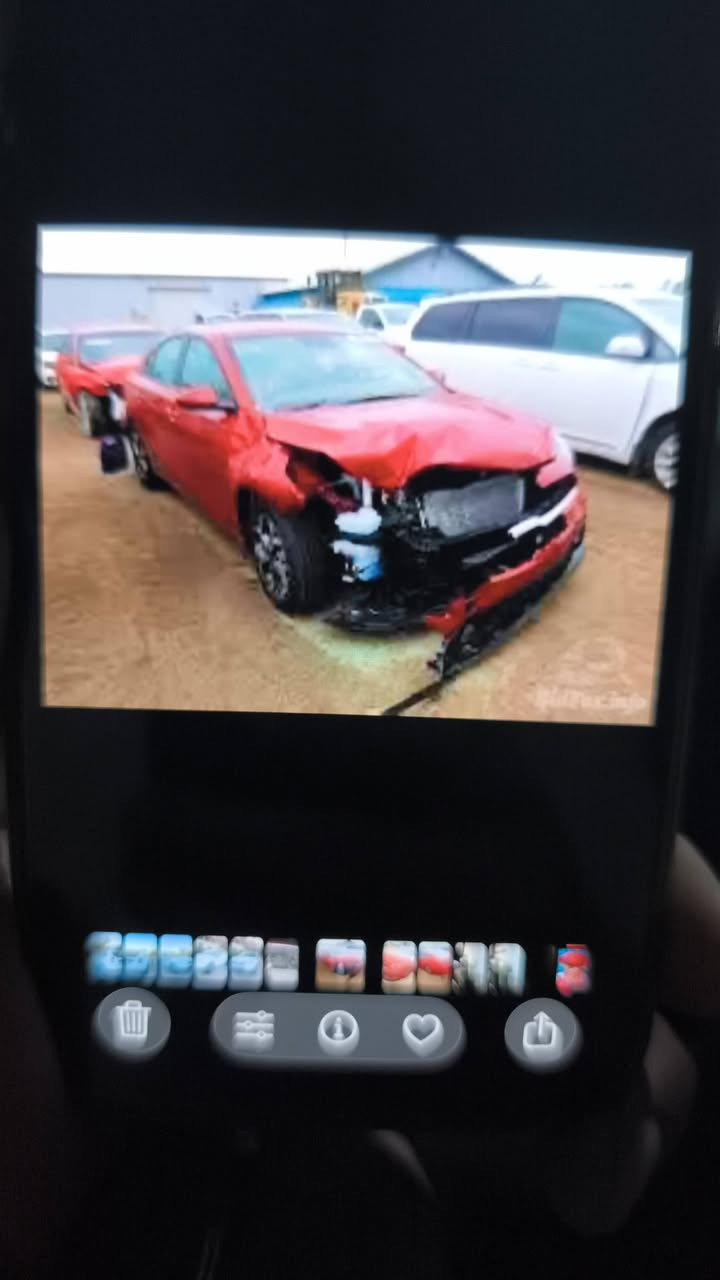 السلام عليكم ورحمة الله 
فورتي موديل 2020
كير اي تي المرغوب
 حادثها جاملغ وبنيد  شواصي ولغد سليمات ايرباك سليم بدون دواخل 
رقم اربيل
سعر 140
سياره فول نظافه بالعافيه عالياخذها 
ماشيه 67 حقيقي 
***********
