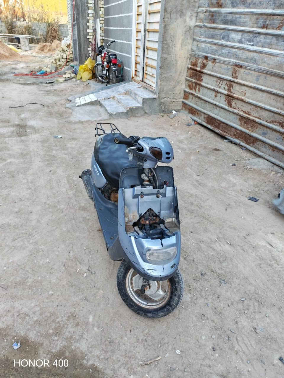 سلام عليكم دراجة منغولي شغالة للبيع مكينة ناعمة اي صوت مابيهة تايرات جدد شلعة ومعدل فول كهربائيات الكلوب ما يشتغل يحتاج ربط لأشاير تشتغل البك لايت شغال دراجة حلوة السعر150 وبيهة مجال العنوان كربلاء البوبيات عمود 75 قرب اسواق كرز إستفسار خاص او ***********
