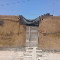بيت مساحتة ٩٦ مربع طابو زراعي  يحتوي على صاله وغرفتين نوم وحمام داخلي ...