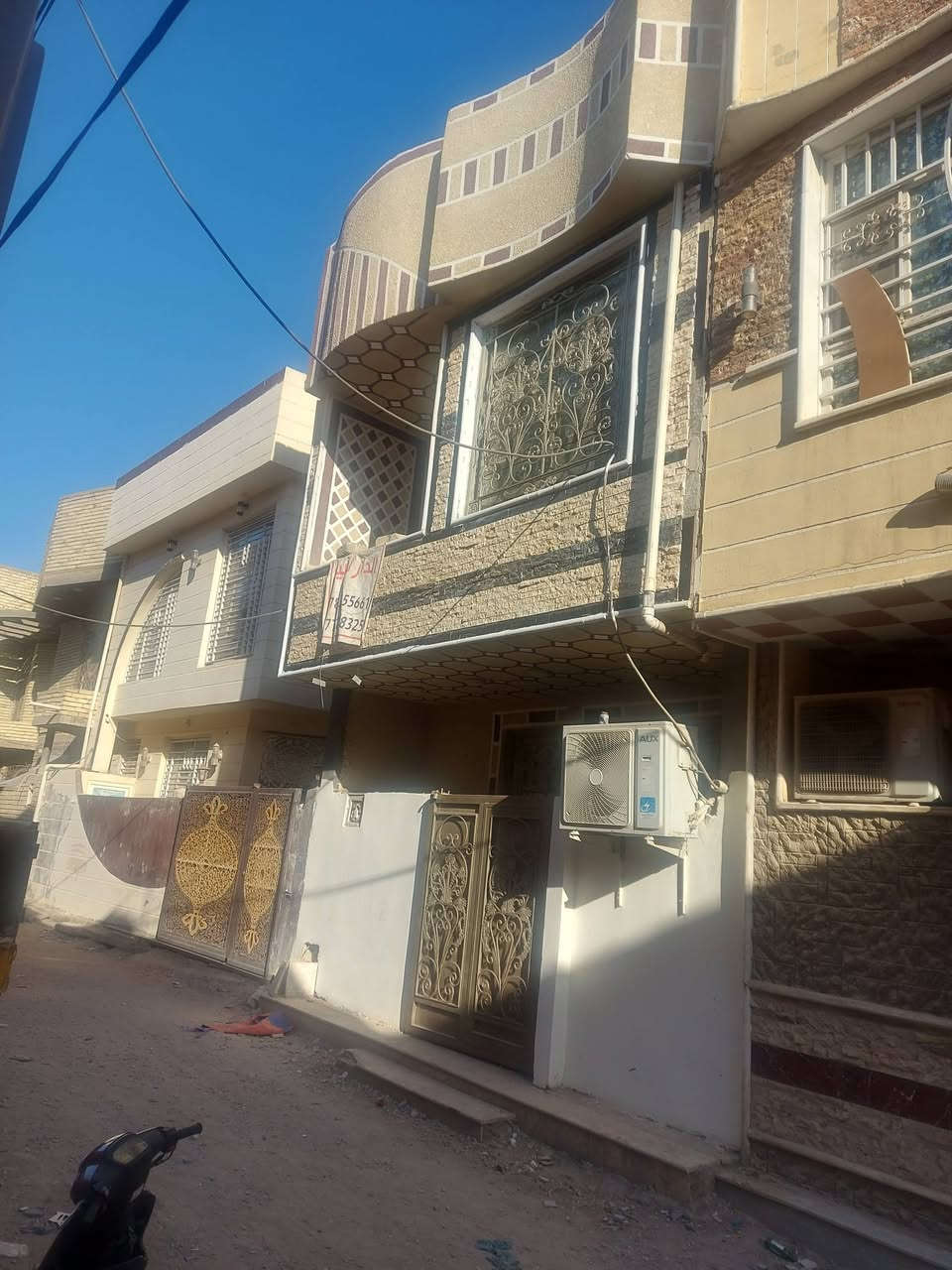 ااسلام عليكم الدار البيع المساحه 50 متر بناء حديث درجه والى البيت مع الاثاث البيت جديد بناء يحتوي الطابق الاول صاله ومبخ والحمامات الطابق الثااني غرفتين 2 نوم والحمامات بناء،طابوك الجمهوري  وكافت الخدمات ماء وكهرباء ومجاري العنوان كربلاء  قرب المنتنزة السندباد  يبعد عن الامام الحسين عليه السلام كيلو وااحد  ***********
