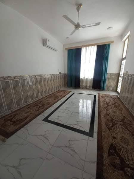 بيت طابو زراعي سند 25 المساحه 180 متر طابقين يتكون من ثلاث غرف نوم وصاله واستقبال ومطبخ صحيات داخليه خارجيه طويريج حي المستقبل 
ابو ايه ***********
ابوحسين ***********
