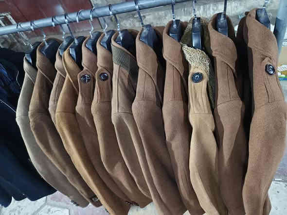 كوت رجالي باله
قمصله رجالي باله 
تيشيرت حلقه رجالي باله 
العنوان الماجديه شارع الملعب 
قرب السوق محل ابوذر 
***********
