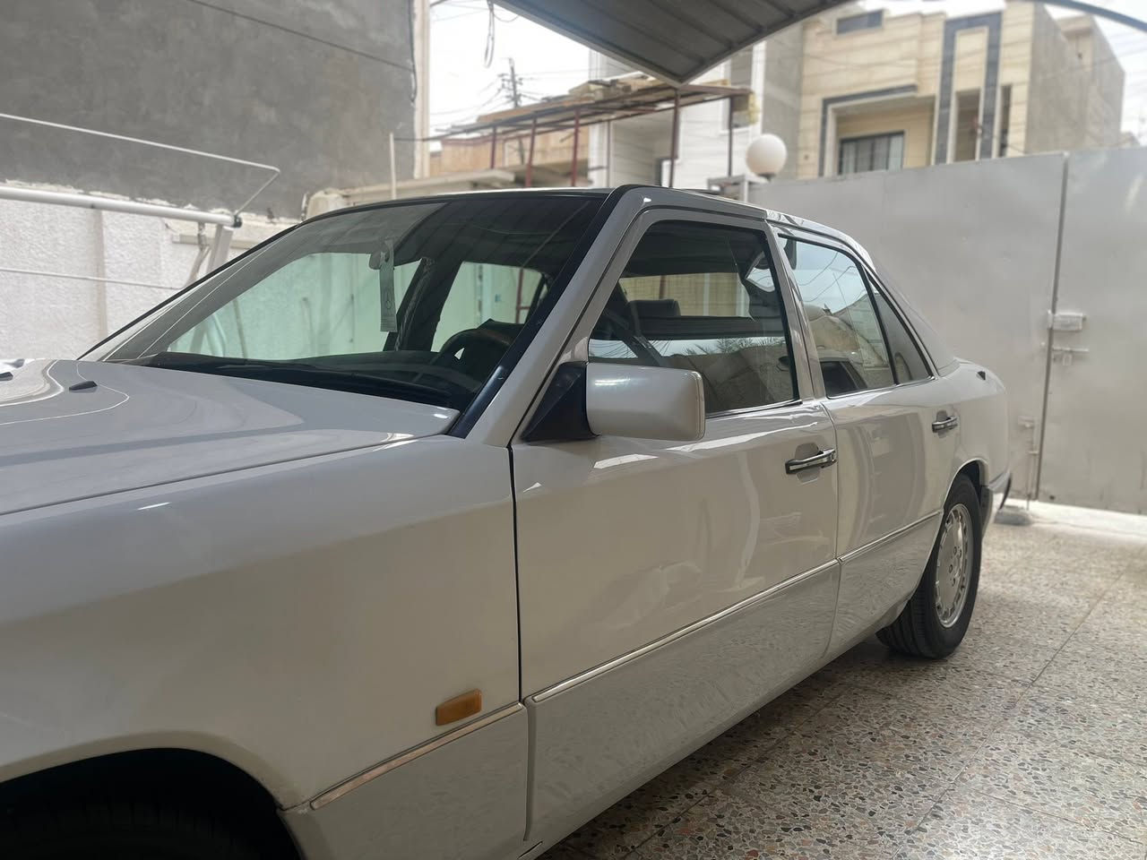 سلام عليكم
مرسدس١٩٨٨
E300
محرك ٣٠٠قبق اسود 
كير اوتو 
سياره بيها قطع صبغ 
(قماره و بنيد و صندوك بدون صبغ)سونار موجود

ابيع صبغ عام 
تبريد 
ماشيه٢٥٥ حقيقي 
كرسي كهرباء-جام كهرباء-سلايد 
 السعر ٨٥$
***********
مكاني بغداد حي جامعه
