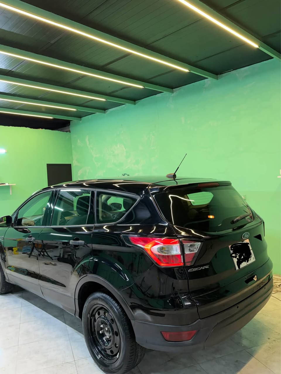 فۆرد ئیسکەیپ ٢٠١٩ 
مەکینە ٢.٥ ی مەرغوب 
سێ پارچەی پشتەوەی سبوغە بێ ژوورێ
سەیارەکی توند و تۆڵە گێر مەکینە بە شەرت پێش کەپس 
نموونە ل جوانی 
هەولێر 
١٢٥ وەرەقە 
*********** أربيل, العراق
