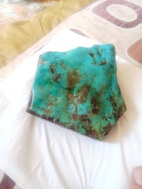 ‏سلام عليكم عندي حجره فيروزيه نادره كلش ويمكن ما متواجده هيج قطعه وحجم...