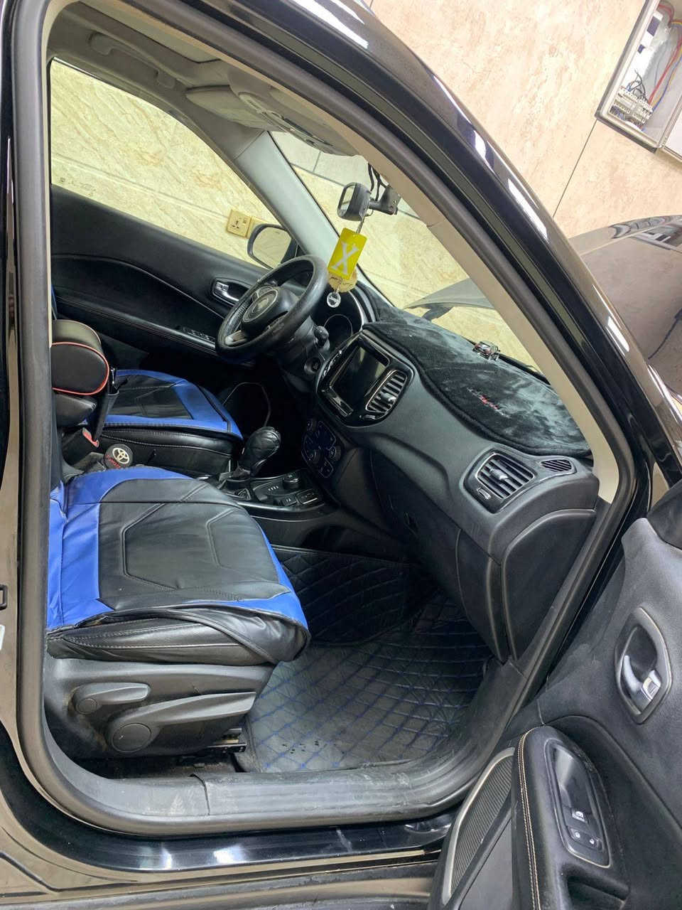 جيب كومباس 2018وارد أمريكي ماشه  70 ميل
رقم : ***********
2018 JEEP COMPASS, LIMITED
فول مواصفات واحد على واحد 
• لون السيارة: أسود 
• عدد السلندرات: 4 سلندر
• حجم المحرك: 2400
• رقم اللوحة: بغداد  باسمي
• دواخل لونين نصف اسود الكشنات جلد والدشبول بيجي

المواصفات:
• 🔘 تشغيل بصمة 
• دخول ذكي
•بانوراما سلايد قطعتين
• ⚡ كشنات كهرباء
• ♨️ كشنات أمامية تدفئة
• شاشة كبيرة
•5 ويل كروم
• 📡 تشغيل عن بعد
• كاميرا خلفية دوّارة
• سايد بريك بصمة كهرباء 
• ❄️ قطعتين تبريد
• 👁️‍🗨️ نظام النقطة العمياء
• 💡 إشارات على المرايا
• 📶 رادار أمامي وخلفي وجانبي
• 🛞 ثلاث أنظمة قيادة: أوتو، جبلي، ثلجي
• 🚧 نظام خروج عن المسار
• 🛑 نظام التوقف التلقائي
* الحادث سرقه جاملغ ودعاميه
موجود تقرير بصور 
سعرها 148$ بيها مجال بسيط 

 مكان السيارة بغداد / حي الامين
