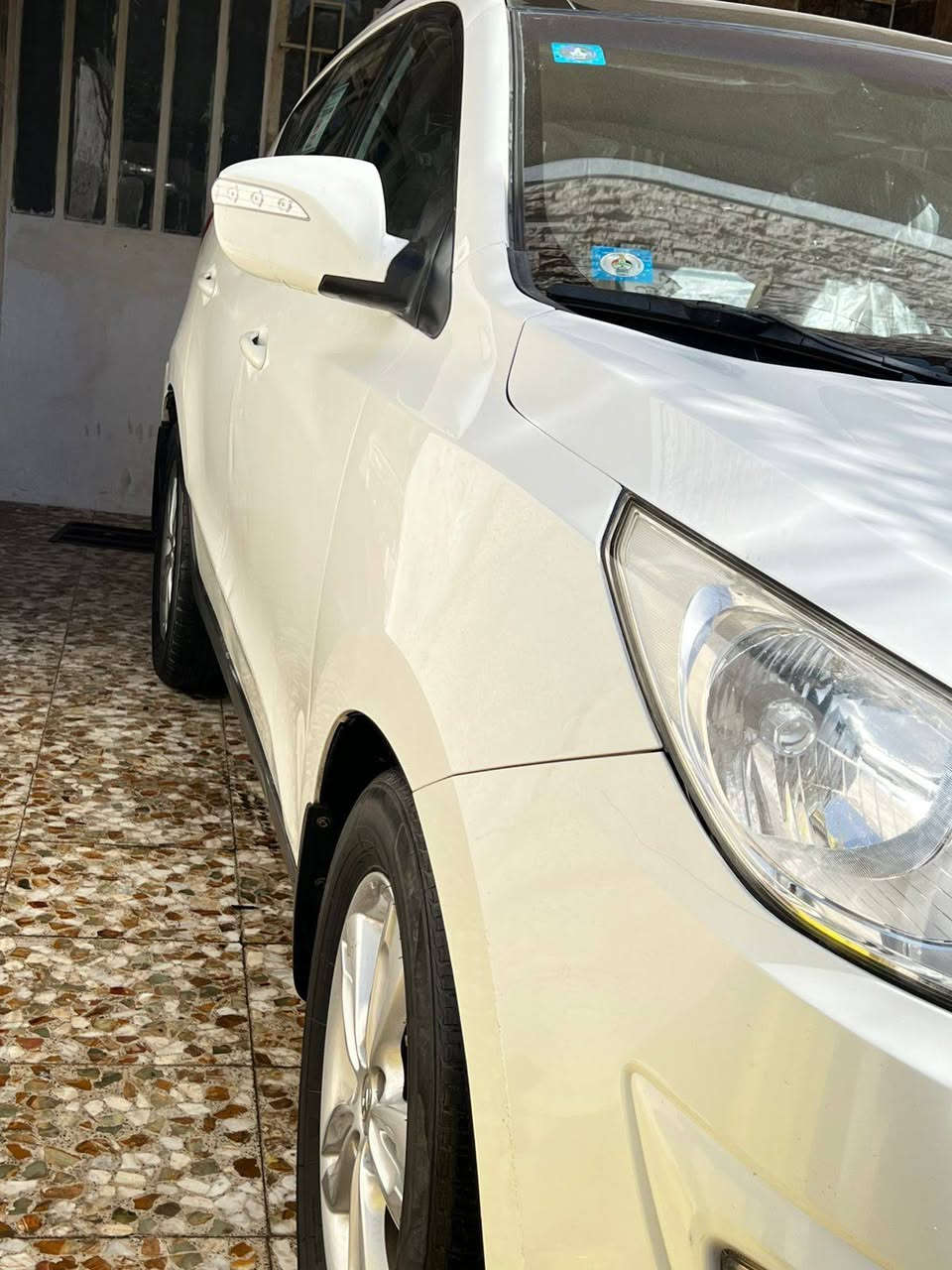 السلام عليكم
توكسان 2012 خليجية بانوراما السيارة مكفولة من الصبغ بيها رصعة وحدة فقط تبريد كير مكينة صدر كله جديد السيارة على وضع الشركة ماشية لسبير مالتها ما نازل كتلوكات ماشية (135) بال120 ادك جرص بأسمي السيارة تحويل ثاني يوم مكانها بغداد البياع السعر المطلوب (143) 
رقم الهاتف ***********
