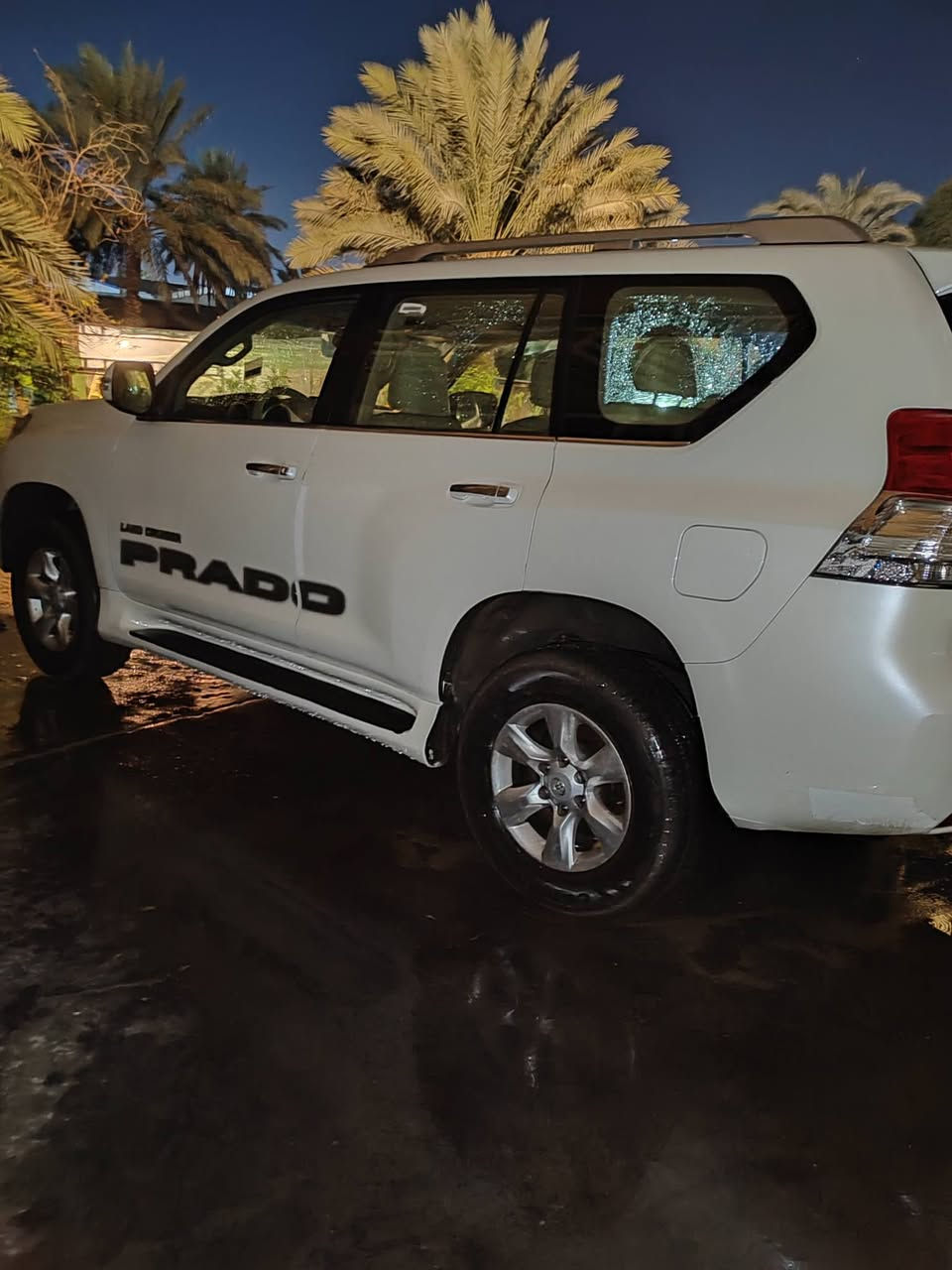 السلام عليكم ورحمة الله وبركاته. سياره برادو للبيع موديل ٢٠١٣ مكفوله ٤ سلندر رقم جديد سليمانيه تخم تاير جديد اشاير بالمري تبريد ثلج ٣ قطع لون ابيض سلفري تحكم بالستيرن ومواصفات ما اعرفها أكثر...موقعها بغداد قرب مركز شرطة التاجي. الإتصال على الرقم *********** بي واتس اب و ماسنجر الي يعجبه السعر ٢٦٠ ورقه وبيه مجال مستعجل على البيع....
