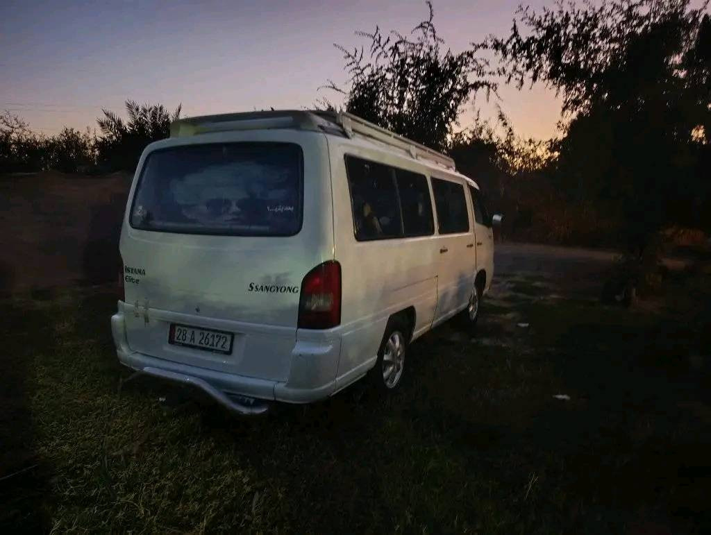 السلام عليكم  عندي استانا طويله  نظيفه موديل ٩٥ رقم انكليزي مصبوغه للجماليه رقم هاتف *********** مكان حله
