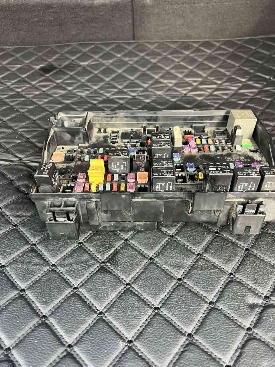 السلام عليكم 
لبيع
قاعده فيوزات جيب 
180 الف بيها مجال 
توصيل متوفر 
***********
