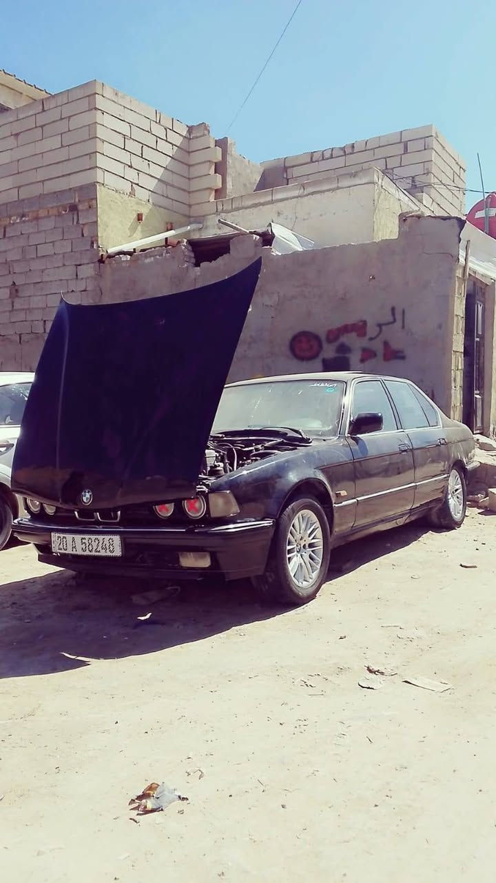 سلام عليكم BMW 735 كير عادي سياره بسمي رقم انكليزي مكينه كير عشرط غرفته حلوه مديل 1991 حداديه تعبانه وبيه نقوصات بسيطه السعر ( 30 )  مكانه نجف ***********
