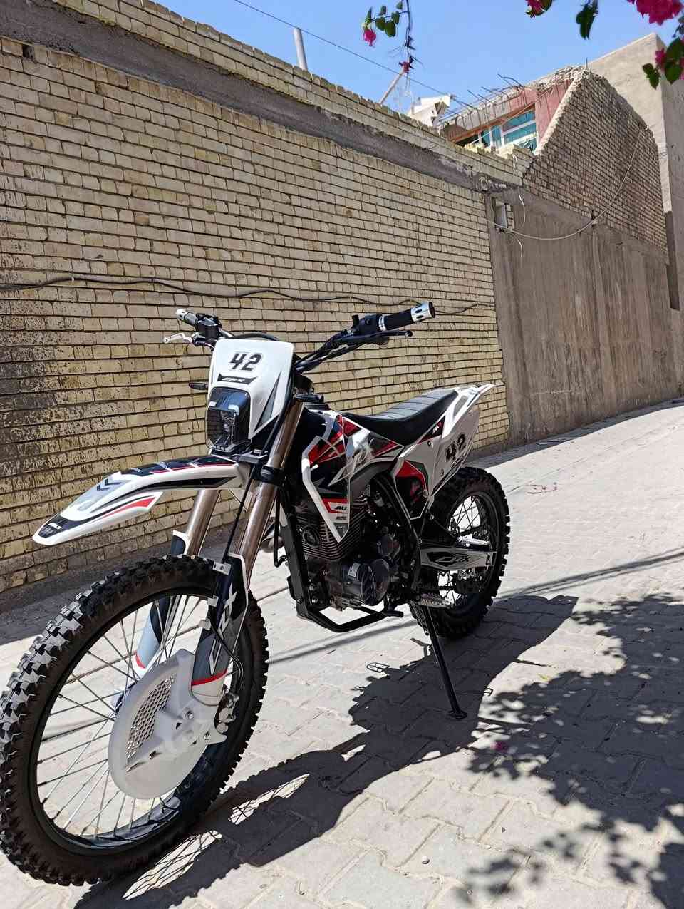 سلام عليكم قفاز crx 300cc موديل 2026 صار شهرين من شديتها دراجة جديدة مكفولة مكينة وكير وشاصي وسرقة وعشاير دراجة بالجيس شلعة ومعدل شك الكاع دهن كلة امزيول وبانزين محسن سعر مليون و 600 وبيها مجال عنوان بغداد الشعب الله شاهد مشتريها من المعرض بالمليونين وعندي الفديو مالتها ***********
