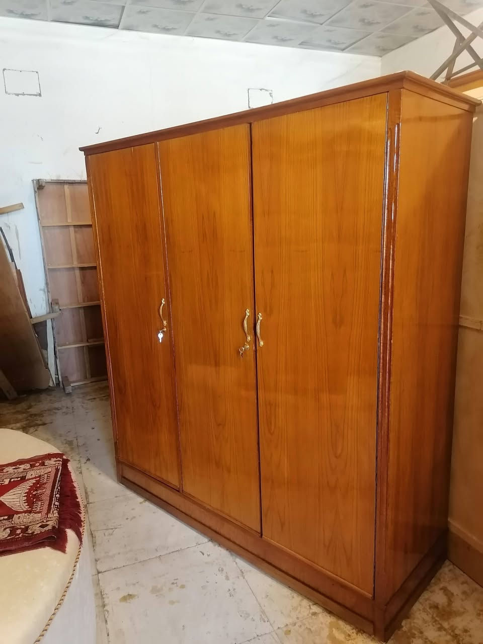 كنتور ٣ باب درجة أولى معرض ابو حسن حي السكر مقابل ساحه غاز السكر ت *********** سعر خاص جدا 150مستعدون لشراء غرف النوم والكناتير المستخدم
