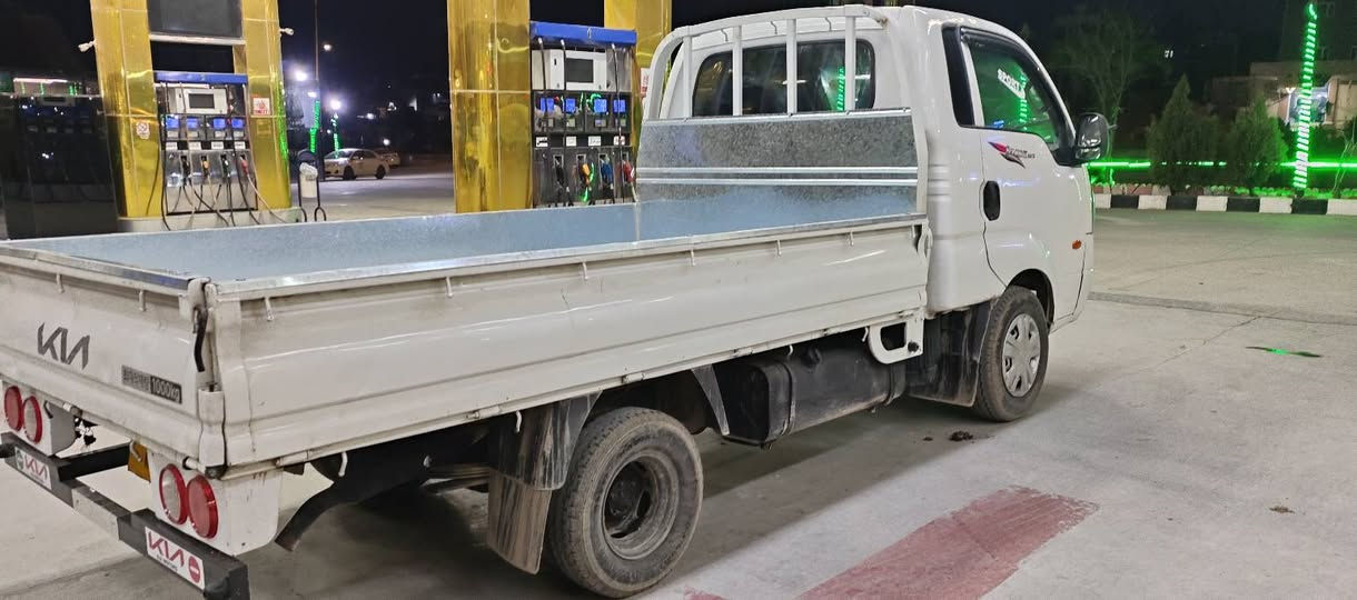 سەرەتابەناوی خوا 
کیا بیلاد 2010
سعری 59گەڵا
3000سوپەر 
مەکینە ڕەش 
ناو بودی بەسراوە 
بریکی بەسراوە 
6تاییە لوک
گێڕو مە کینەو 
ئەکسلی بەشەرت
***********
***********
