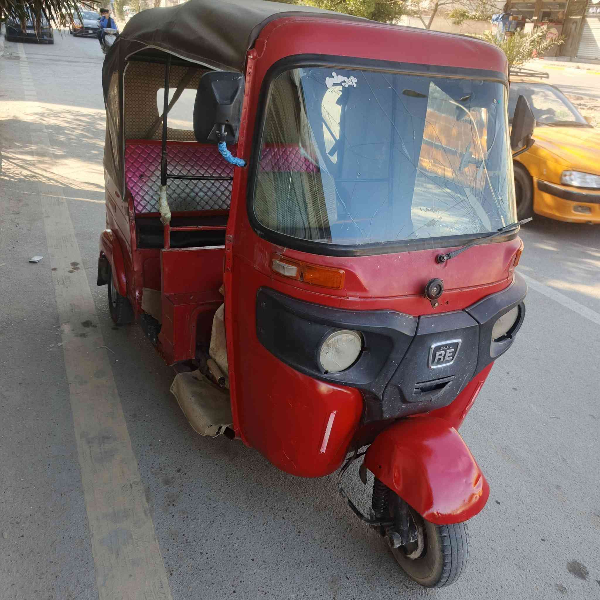 السلام عليكم تكتك للبيع موديل 2017 مكينه ناعمه لاتنقيص ولا تبخير كهربائيات شغاله تكتك أوراق جاهزه كبل للشارع ماناقص اي شي السعر 2,600 وبيها مجال قليل حك الجيه مكاني بغداد الاستفسار ***********
