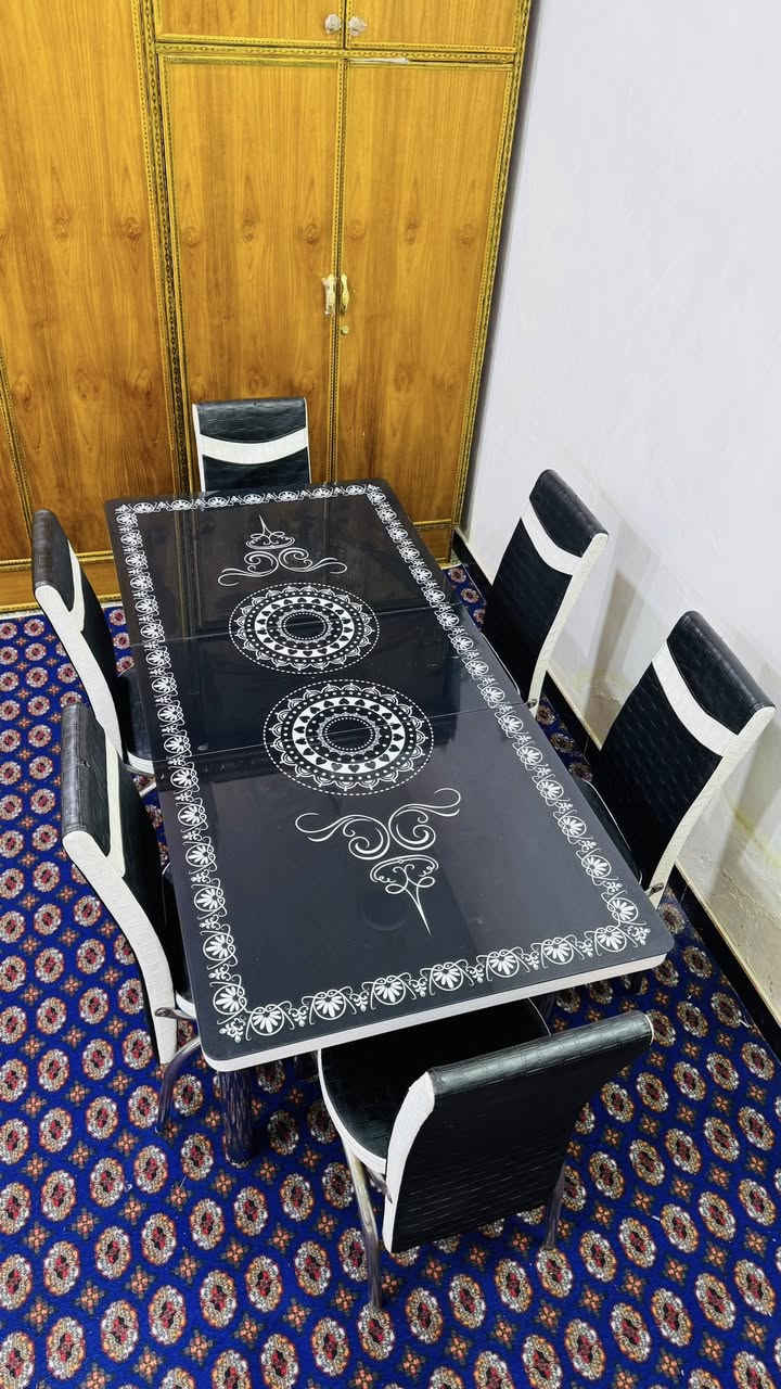 ميز طعام جام جداً نضيف 6 كراسي جلد يتكبر ويتصغر   المكان بغداد الشعب منطقة الغرير السعر 180 وبي مجال 
*********** 👉بي واتساب
