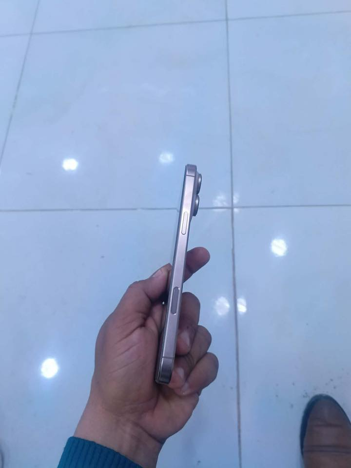 ايفون ١٦برو ماكس  ماستر . الله شاهد نضيف كلش وين ماتفحص  للبيع فقط الضهر مفطر مكفول من كلشي بطاريه ١٠٠     ذاكره ٢٥٦.  وياه  شاحنه والكارتونه.  بعده داخل بل  ضمان للبيع او مراوس ١٧.  مع فرق أنطي 
للاتصال واتساب ***********
