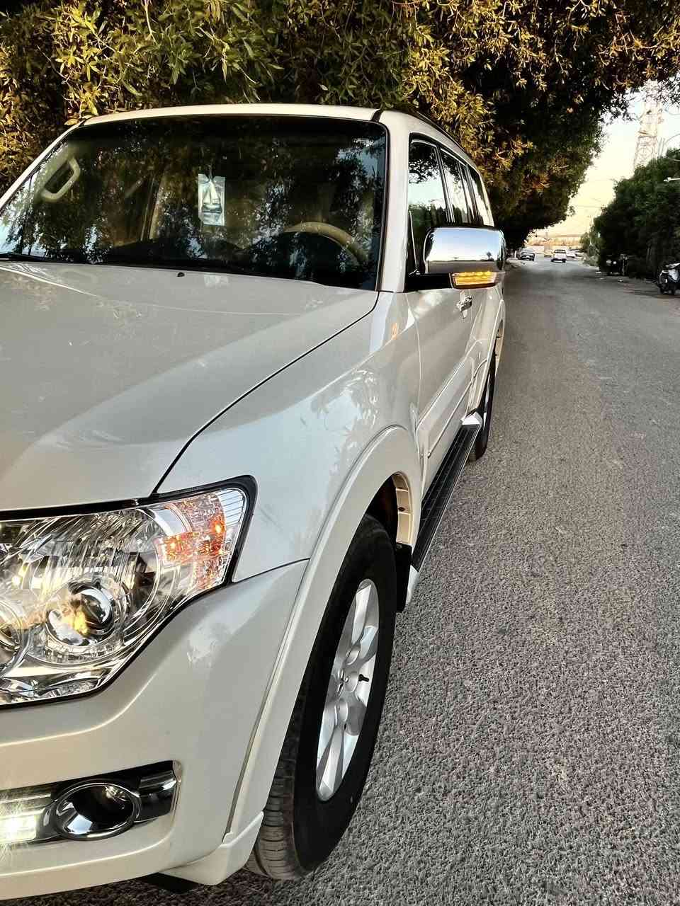 السلام عليكم
-ميتسوبيشي باجيرو(gls 2022 الحصري والقليل) وارد خليجي  العلامة الذهبية اصل 
 -محرك 6سلندر 3.0L 
-كلين تايتل بيهة خدوش بسيطة مثل ما موضح 
-الممشة 39 الف كيلو حقيقي (وقابل للزيادة)
-  فول مواصفات عدا الدمام( فتحة سقف رادارات خلفية كامرة خلفية رادار امامي  وشاشة،تحكم ستيرن، كشنات جلد ،مثبت سرعة، دبل سويج  ، اوامر صوتية ،انارة ترحيبية انارة زينون تلقائية  تبريد تلقائي + منفصل اربع قطع امامي و اربعة خلفي ، لد نهاري ، كشافات ضباب امامي و خلفي ، ثلاجة، مري شفط ،7 راكب) .
- السيارة عليهه تخم تايرات جدد صار الهن اقل الشهر من مبدلات (السبير مطاخ الكاع من طلعت من الوكالة) 
*اخوان السيارة عالبلاد مامبدل برغي بيها يشهد الله .
-السعر $290 ورقة وقابل للتفاوض 
 الشراي يتصل على الرقم ويدلل *********** ما متواجد بالتواصل .مكان السيارة بالسماوة، رقمها اربيل (بيع فقط).
