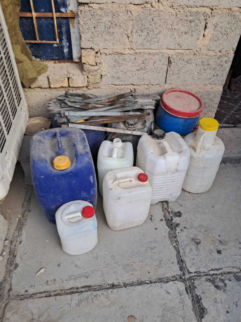 جلكانات وسياره صغيره بيسكل صغير وكزاز لبيع اتصال
***********
