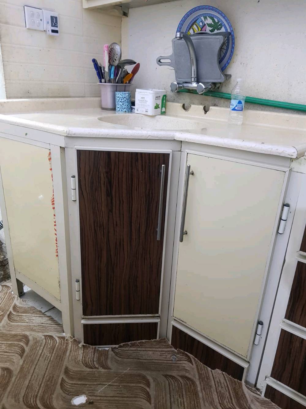 السلام عليكم كاونتر الامنيوم تسگام ٣قطع السنگ زاويه مرمر وقطعه باب وجرارات مرمر  وملحق مستعمل نظيف
بغداد الطالبية
***********
***********
