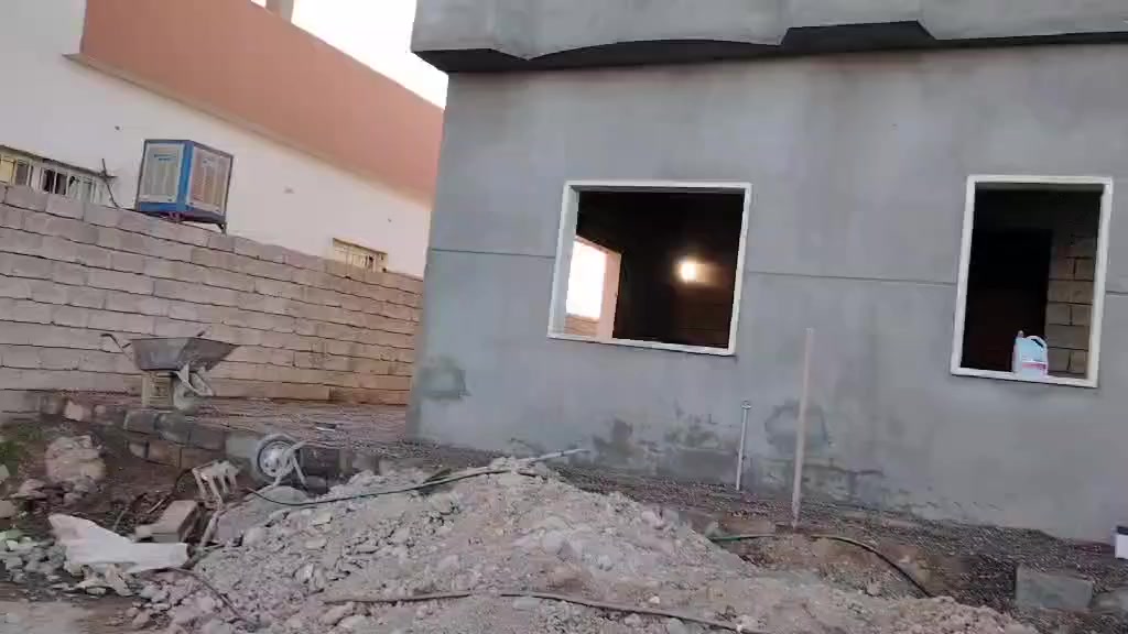 السلام عليكم يوجد كادر عمل تعديل بيوت تصعيد بلوك حدله بيوت تنزيل جص تصعيد جص وفرش حجر  وسيراميك تصعيد  وموجود حادله وجك همر اجار/***********
