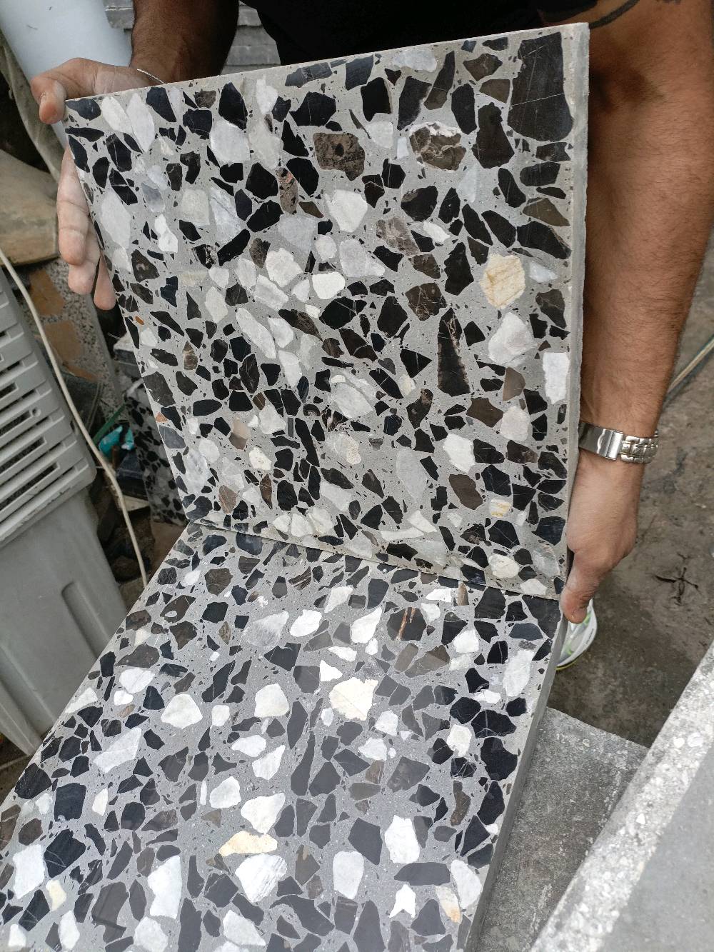 ​🌙 [معمل الماس ] يهنئكم بحلول شهر رمضان المبارك 🌙
​بيتك محتاج ترتيب قبل العيد؟ حديقتك وسقفك يستاهلون الأفضل! 🏠✨
​لأننا نعرف أن "البيت هو الراحة"، جهزنا لكم أجود أنواع الشتايكر والمقرنص وبقية مستلزمات البناء والديكور الخارجي بأسعار المصنع وبأعلى المواصفات.
​💎 قائمة منتجاتنا (جودة وتحدي):
​✅ شتايكر السطح: قياسات (80×80) و (60×40) - عزل وقوة ومتانة.
​✅ الأناقة السداسية: شتايكر ملون سداسي يغير شكل الحديقة.
​✅ المقرنص والرصيف: أشكال وألوان تناسب ذوقك.
​✅ الكاشي والموزاييك: تشكيلة واسعة من المرمر والكاشي الفاخر.
​✅ لمسات الحديقة: مصاطب مريحة، سنادين مودرن، و "لاين" حدائق مميز.
​✅ الأساسيات: بلوك وسواقي بكل القياسات.
​🔥 عرض "خير رمضان" الخاص 🔥
​بمناسبة الشهر الفضيل، نعلن عن عرضنا الخاص لكل الحجوزات خلال شهر رمضان:
​ على طلبيات المقرنص والشتايكر.
🎁 
​📍 العنوان: بغداد1
​[معملنا.. حيث تجتمع الجودة مع الأمانة]