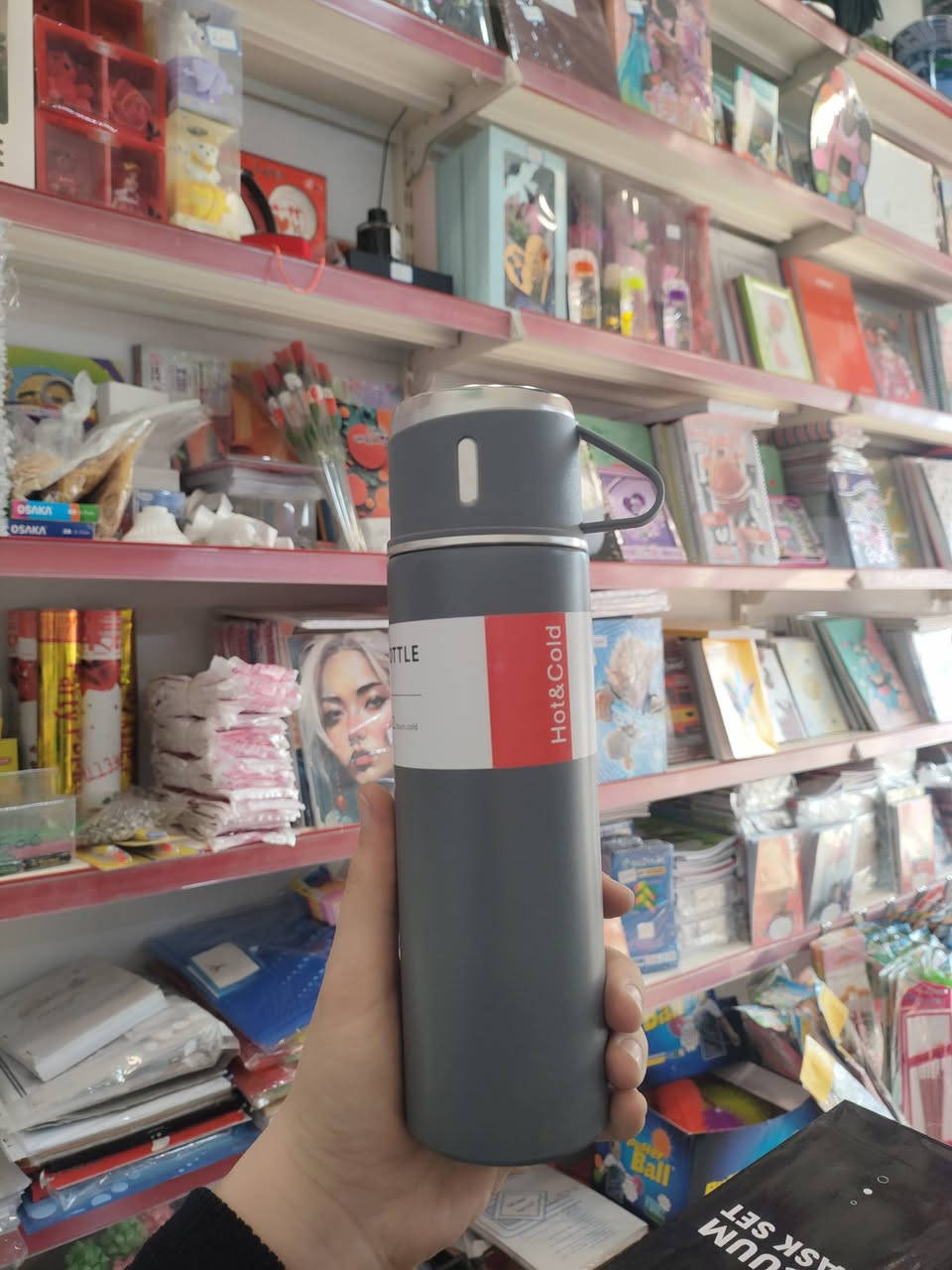 توفر لدى مكتبة يارمجة مطارة تحفظ درجات الحرارة المرتفعة و المنخفضة بسعة 500 مل بخامة ستانلس ستيل مقاوم للصدأ 
السعر : 5.000
🔴العنوان: قرب دورة الجريسي مقابل مولدة الهادي 
⚪رقم الموبايل: ***********
🟢 واتساب: ***********
🔵تلكرام: YRMGA1@
