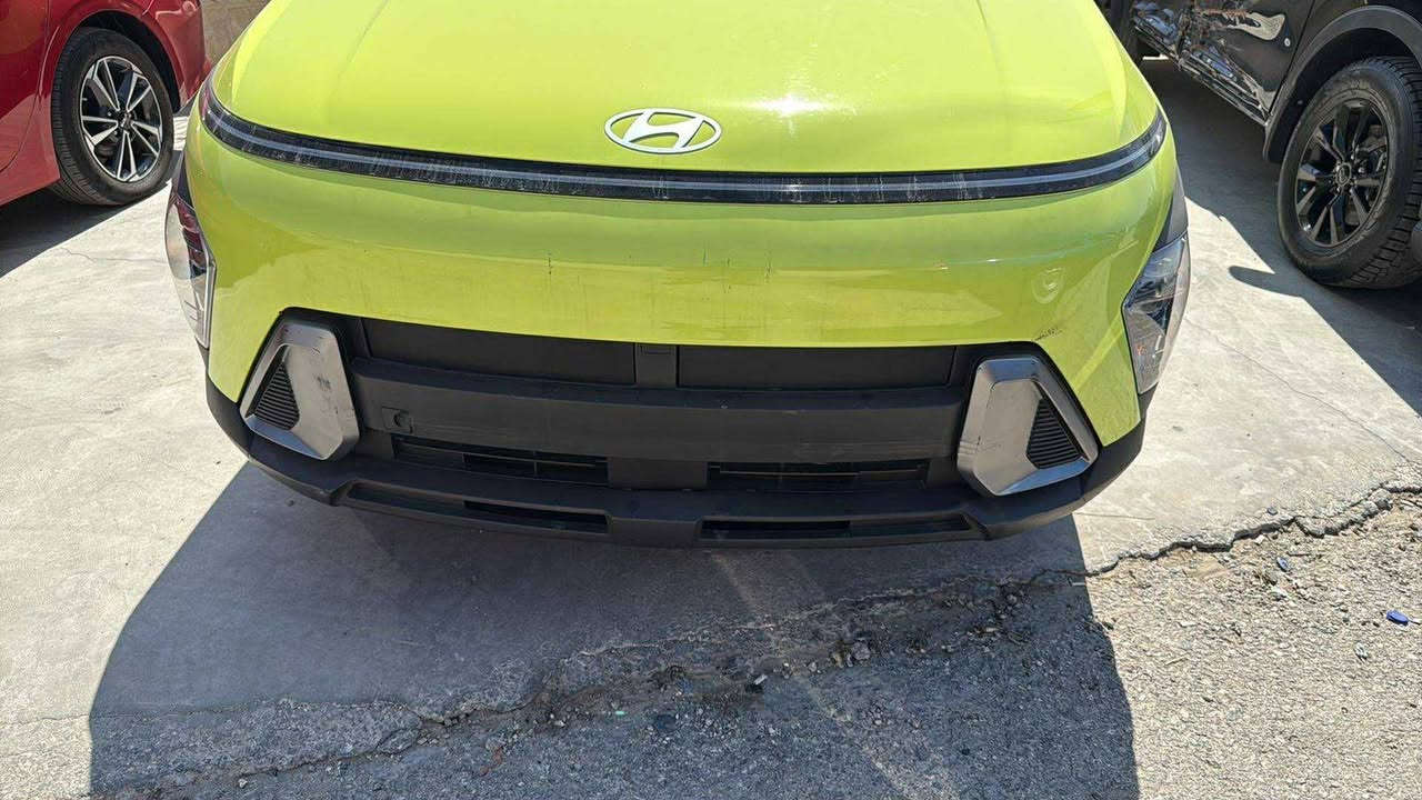 سيارة. كونا  2024.    Hyundai KONA
دواخل اسود 
عداد المسفات ( 11 الف  ) ) يعني زيرووو
محرك رباعي الأسطوانات سعة 2.0 لتر دوش (DOHC)
ناقل حر كة او (الكير) متغير باستمرار مع امكانيه تحويل الناقل  اليدوي (عادي. )
نظام دفع أمامي
(الموصفات وميزات 
* تشغيل السيارة عن بعد 
*تحكم دركسيون اربع جهات
* بوابات تهوية تفتح وغلق مع التشغيل والاطفاء 
* مراية وسطية تعتيم ذاتي 
* نظام دخول بدون مفتاح ( بصمة ابواب + تشغيل +صندوق )
*استيرن رجاج عند اقتراب الخطر
*اشاير بالمري
* نظام صوت من Bose ب8 سماعات 
* شاشتين متصلة بقياس (12.3) انش تعمل بالمس بدقة تصل الى 2K تدعم جميع انظمة الترفيهية ( عدادات و شاشة رئيسية ) 
*  كامرة خلفية تدعم تنبية وتوقف الذاتي و مساعدة على الاستفاف 
* نظام تثبيت السرعة التكيفي، ومساعد الحفاظ على المسار، ومساعد تجنب الاصطدام الأمامي
* إضاءة Led نهارية رفيعة ممتدة على طول حافة غطاء المحرك و صندوق 
*هند بريك بصمه
*اوتو هولد
* وسائد هوائية 8 ( الإرباك )
* تبريد شاشة بنظام مناخيّ بيانو منفصل( امامي وخلفي )
* مقعد ( كهربائية ) بوضعيات مختلفة 
*ماسحه خلفيه
* راديو متصل بالاقمار الصناعية ( Navigating )
* وضعيات قيادة مختلفة ( sport & normal)
* مرئا بشارة LED بنظام النقط العمياء 
* مقود من جلد بنظام تحكم بجميع الاعدادات 
* موصفات اخرى ( هند بريك بصمة + حساس اطارات + نظام نزول منحدرات + تحكم بالانارة الداخلية + عدسات LED امامية + كفرات (ويل) حجم 18 + قيادة ذاتية + ABS + شاحن  Tpsبمنافذ  + Auto Hold + نظام ترحيب ) حادثه قبق جنطه مبدل بلاد 
اضافه الى رقم الشاصي
km8hc3abxru114391
          
السيارة مصلحه جاهزة يحتاج رقم فقط تحياتي لكم جميآ
 (بدون رقم )
 السعر 173 $
* مكان السيارة بغداد الدوره 
* الاستفسار الاتصال
***********
