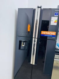 ثلاجة هيتاشي للبيع سعر قفل 500 مكلفة بلنشر للاستفسار الاتصال 077185915...