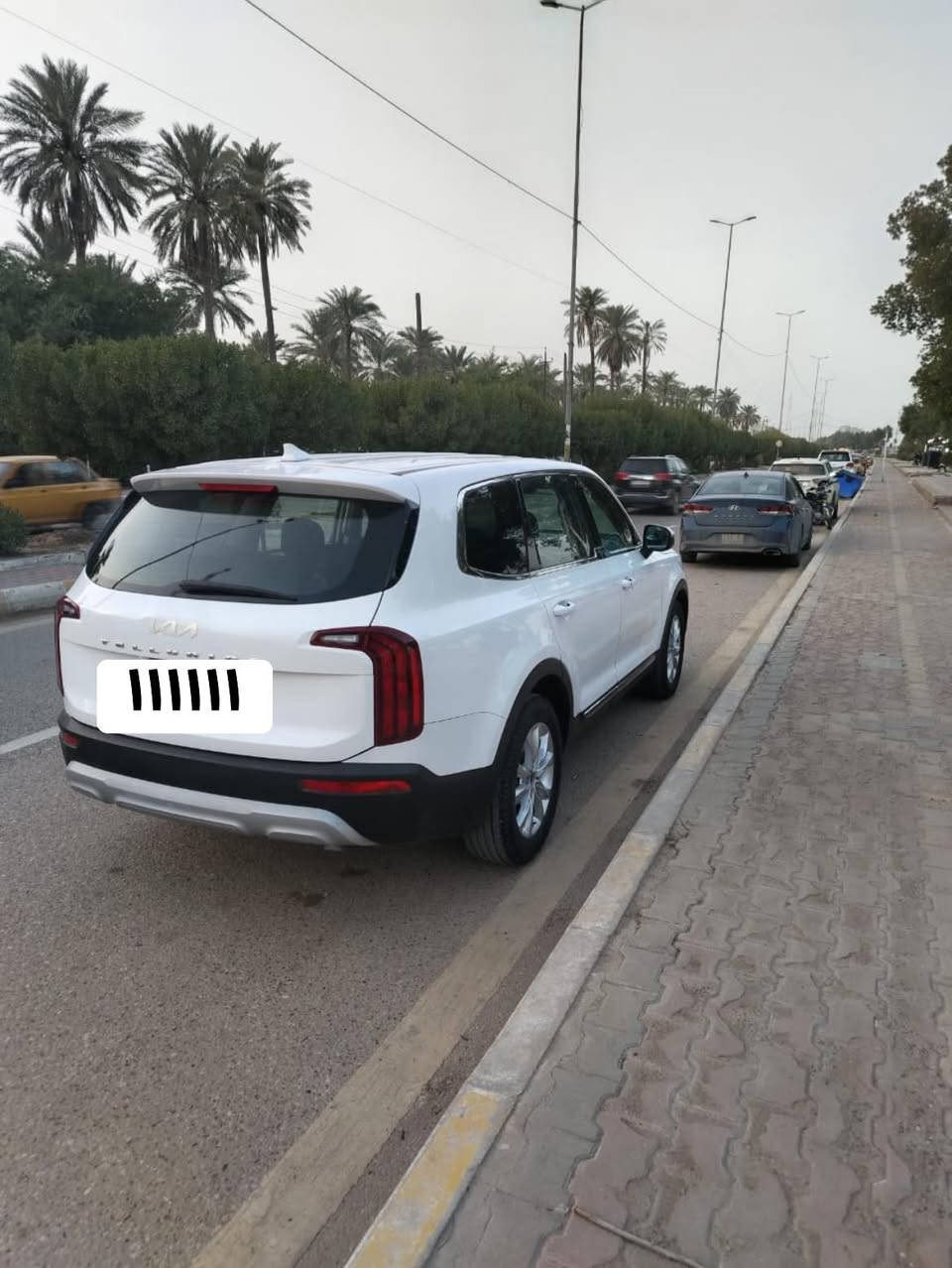 كيا توليرايد
7راكب
مكينة 6سلندر 3800 
فول مواصفات
حادثها بس جاملغ وربع البنيد وصور الحادث موجودة 
السياره ليبل واحد  بس جاملغ مبدل تبريد بلادي
شواصي لغود راديترات كله بلادي 
بدون ايرباك 
داخل ابيض كشنات متصل 
رقم بغداد 
مكان سيارة العمارة *********** السعر ٢٥٥ وبيه مجال
