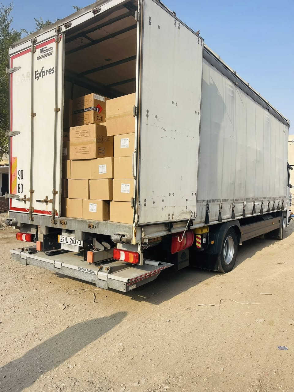 بسم اللة الرحمن الرحيم للبيع
اتيكو. 2017حجم 1524
تك قمارة جادر مسرحي باب خلفي دفتري 
وجك تانكي 300سبير تحجيرة. طفاية تانكي ماء 
جاهزة للعمل. ترقيم جديد رقم اربيل 
مكان السيارة بغداد ***********
***********
