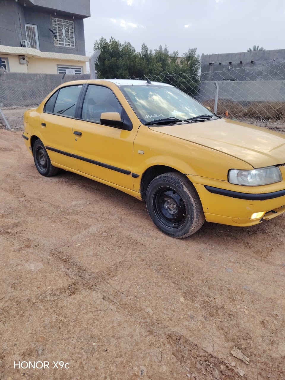 للبيع سمند ١٢نضيفه مثل ماشوفون بالصور رقم مميز مصفره هيه وغرامات السياره بسمي تحويل ثاني يوم ماناقصه بس تبريد عوزه غاز  عنوان حله السعر ٣١ وبهه مجال ***********
