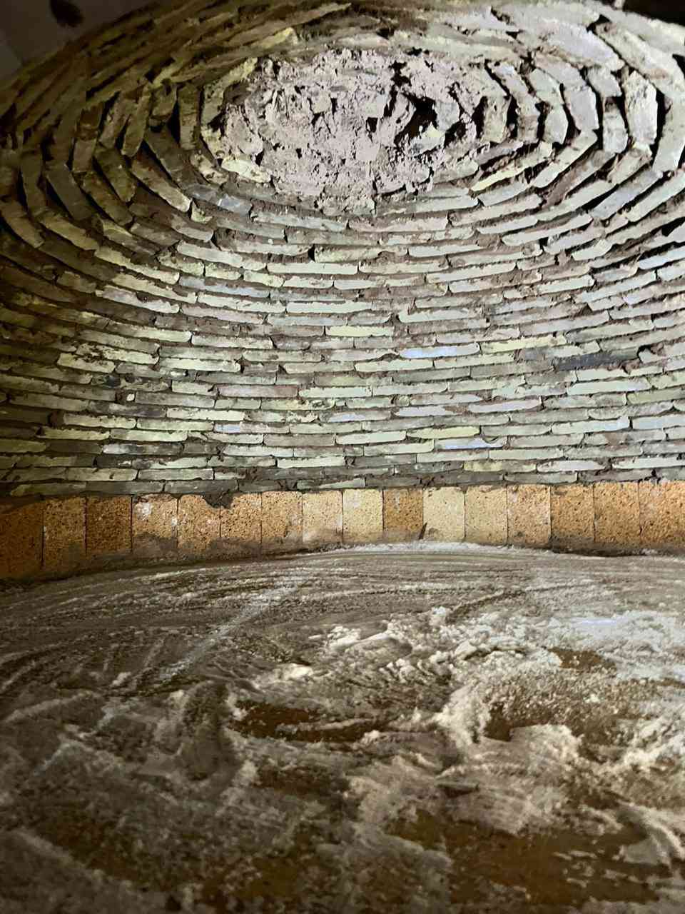 *********** للأستفسار والاتصال يوجد واتساب
بسم الله الرحمن الرحيم 

يالله يارزاق🤲🏻 (أبو شهم النجفي)

 لبناء جميع انواع وأحجام الصمون الحجري 

وافران البيتزا⬅️🥖

وتنانير الخبز وتنانير المندي. 

لجميع محافظات عراقنا الحبيب. مهنتنا ابن عن جد

اولآ⬅️. ضمان العمل لا يقل عن 20 سنه. 

ثانيآ⬅️.العركجين مالتنه طين وفرشي.  

ثالثآ⬅️. طابوك الدبان تركي اصلي يتحمل درجه حراره 1200 إلى 1400 

رابعآ.⬅️ قله في اصراف الوقود. 

خامسآ⬅️. كادر عمل متميز ومتخصص في بناء الأفران.

سادسآ⬅️. الباب والسجه والقوس من النوع الثقيل

#أبو شهم النجفي فصال هندسي مضبوط، يخلي الصمونة تطلع منفوخة ومكسبة وتفتح النفس 

⬅️🛡️ الضمان: شغلنا مكفول بضمان حقيقي يوصل لـ 25 سنة على "الكورة" والبناء، لأننا نستخدم طابوق الدبان التركي الأصلي [4، 6].

الميزة الكبرى: نخلص لك العمل ونجهز الفرن وننهي البناء خلال يومين فقط! ⏱️✅ ⬇️

⚫️ إحنا أهلها: مهارة يدوية وخبرة متوارثة، يعني "شغل عتيك" وأصلي.

⚫️ نظافة ودقة: نلتزم بالموعد ونشتغل بضمير (شغل أمانة).

⚫️ توفير: نستخدم أحسن أنواع الطابوق الحراري حتى نقلل صرف الوقود ونحافظ على الحرارة.

📍 مكان العمل: نوصل لكل محافظاتنا العزيزة. 🇮🇶

#ابو _شهم _النجفي *********** يوجد واتساب
