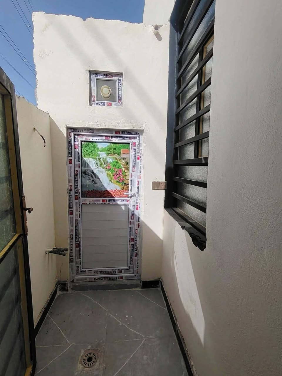 🏡دار للبيع🏡
المساحة: 50 متر
✅ #طابو_زراعي_سند_25_أقرار_محكمه
السعر: 21 مليون  (مع المجال)
الموقع: النجف شارع الصب عمود 317

مواصفات البناء: 
 غرفة/ صالة معزولة/مطبخ معزول/ صحيات داخليه / وخارجية / مكشوفة
بناء مرتب (أساس + سقف كونكريت + طابوك)
أرضية بورسلين أبو الـ 60

الخدمات
ماء كهرباء مدارس سوق تبليط مولد

للاستفسار  والاتصال:***********‬‏
