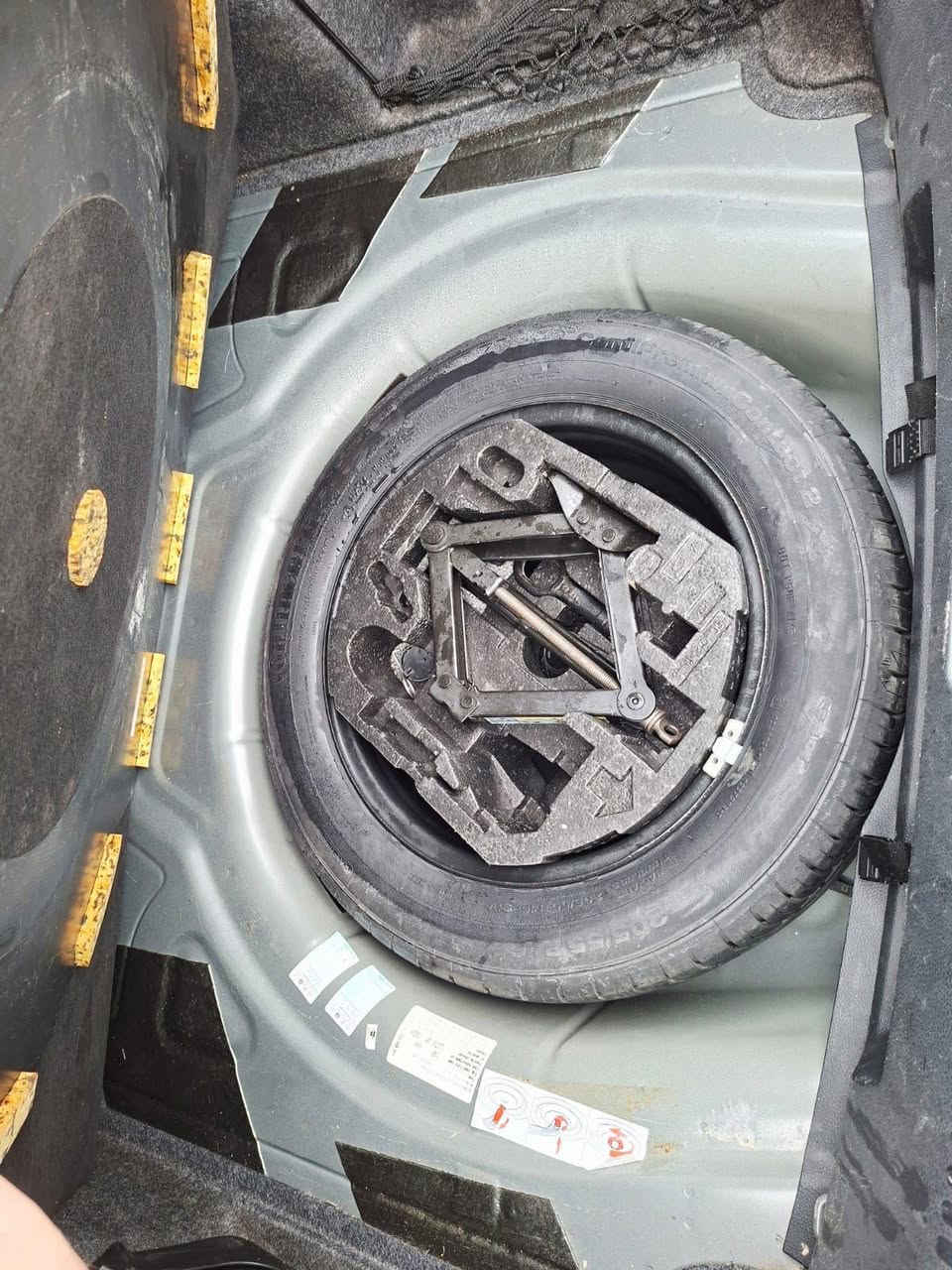 جيته مؤديل 2013براوه ي دوبه ي تازه داخل بوو سه ياره كه سفره مواسه فات سلايت 3گير حاسه كاميره شاشه گه وره سوكان ڤؤليؤم ئاوينه كاره باي ئاوينه ئيشاره ت سپري دانه به زيوه.گيرو. مه  كينه نه كراوه ته وه بؤياخي نيه ته نيا شوين براوه كاني  چوار تاي نوي له ژيره سعر 58وه ره قه  شوين  چوار قورنه ژماره ي موبايل ***********يان*********** رانية, السليمانية
