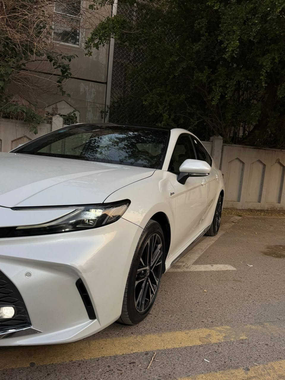 تويوتا كامريGLE   2025 ♻️
‏Toyota Camre   HEV 2025 ♻️هايبرد
عداد المسافه km
19500 الف
بلد المنشأ : خليجي SAS تحت الضمان
سعة المحرك 2,5L هجين
مقاعد جلد + كهرباء + تبريد 
شاحن موبايل اصلي (وايرلس)
رادارات جانبيه
لد امامي ليلي ونهاري
لايت زينون LED + بك لايت LED
اشاره مرايه 
مفتاح التشغيل بصمة + دخول ذكي +صندوك بصمه
شاشه الحجم الكبير
أوضاع القيادة  Drive Mode
حساسات ضغط اطارات
تبريد شاشة مناخين منفصلين 
قطعتين تبريد
هاند بريك كهرباء 
كروس سرعه
‏ Auto Hold  أوتو هولد 
انظمه القياده :سبورت ،نورمال،eco
فقط بارد  بسيط بالجاملغ الخلفي وحافه الباب وموضح بالصوره + فديو
السعر 28.000$ وبيها مجال 
الموقع بغداد حي الجامعه 
رقم الهاتف ***********
