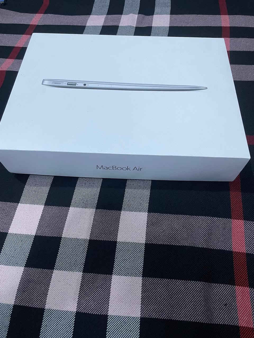 ماك بوك اير 2017
الجهاز معاه كل حاجه و فاتورة من تريد لاين 
الجهاز بدون اي عيوب و بدون مشاكل نهاية 
رام 8 
هارد 128
كيبورد بينور و في كاميرا حلوه جدا و الصوت عالي و ناقي ممتاز 
الجهاز زيرووو


**إذا كنت صاحب هذا الإعلان وتريد حذفه لأي سبب، رجاءا أرسل رسالة إلى الدعم الفني**