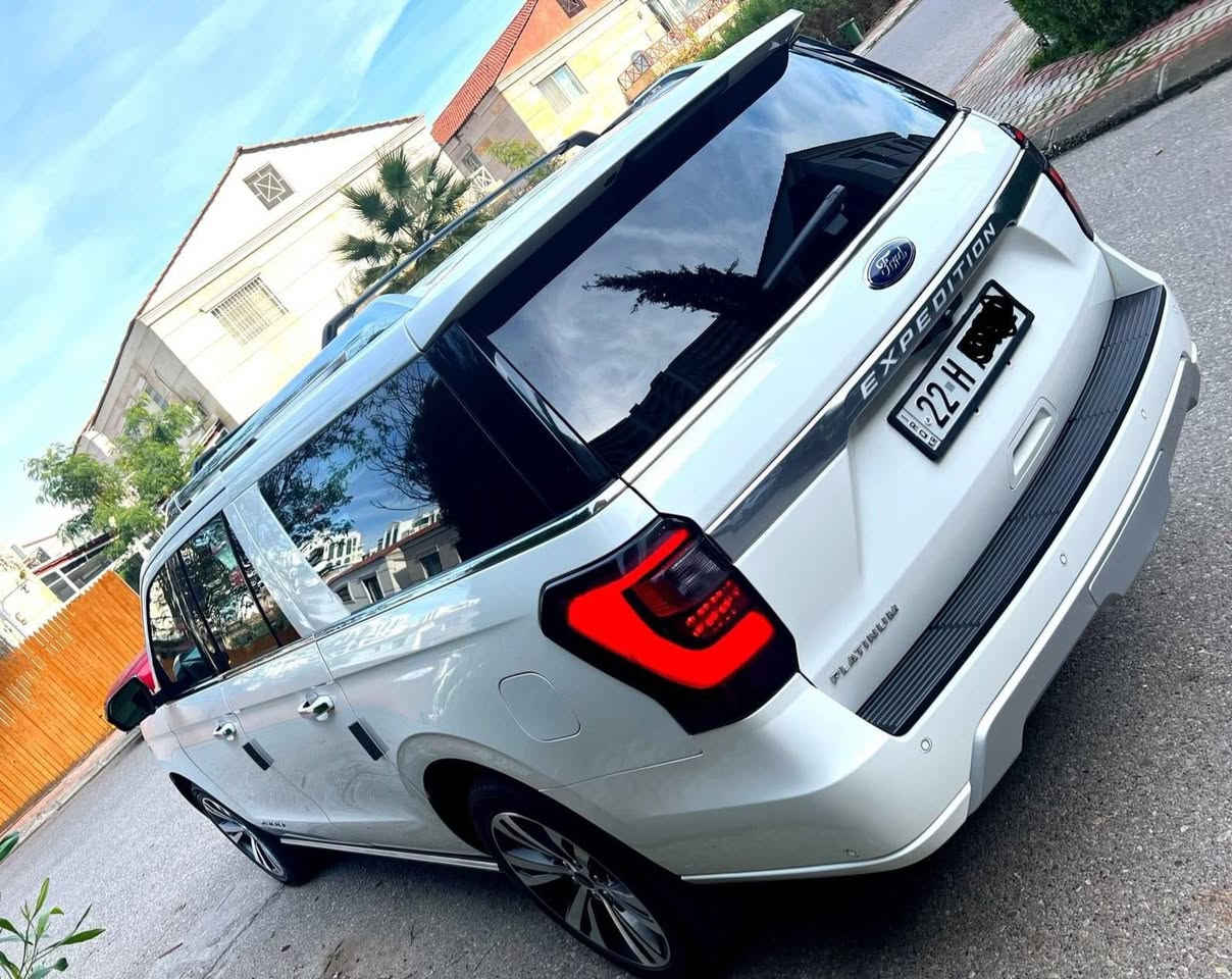 فورد اكسبديشن MAX 2021 بلاتينيوم فوووول
الفووول مواصفات للاخير

المواصفات …طبعا لا تعد لكن راح اذكر بعضها السيارة بلاتينيوم يعني اعلى فئة 

بانوراما …رادارات امامي وخلفي وجانبي … 

قيادة الية …حساسات امامي خلفي …

5  كاميرات …كشنات جلد 7 راكب كشن سايق والي بصفه مساج طبعا كشنات تدفئة وتبريد امامي وخلفي كشنات خزن وجميع الكشنات كهرباء امامي وخلفي ووسط ….

باب خلفي كهرباء ….

5 بصمات ابواب وتشغيل وشغال عن بعد ..مري متحركة …

اللايت نظام الاوتو يعني يشغل عالي ناصي حسب السياقه ….

دواسات كهرباء تنفتح بفتح الابواب … 

شاحن موبايل وايرليس … سويجات ٢ بلادي مع السيارة 

شاشة اوبشنات كثيرة جدا جدا 

والكثير من المواصفات الاخرى والحديث يطول 

محرك 6 V توربو طبعا للامانه بيه مشي وسحب ونعومة وهدوء وعزل لايوصف واقتصادية جدا جدا 

الكير 10 نمر 

السعر : 380 ورقة وبيها مجال 

كلين تايتل مرفق تقرير كارفاكس مع السياره وكذلك رقم الشاصي ايضا للتأكد كفالة عامة حتى الدعاميات بلا صبغ 

موقع السيارة / بغداد / رقم اربيل الجديد 

ملاحظه / مرفق تقرير كارفاكس مع رقم الشاصي بالاعلان وكذلك يوجد عندي فديو كامل للسياره من الخارج والداخل 

رقم صاحب السيارة 

‏ ***********
‭0772 617 9434‬
